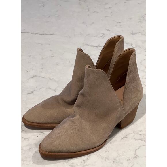 NWOB Free People Women’s Leather Suede Charm Double V Ankle Boots Size 5.5 Beige - Picture 1 of 9
